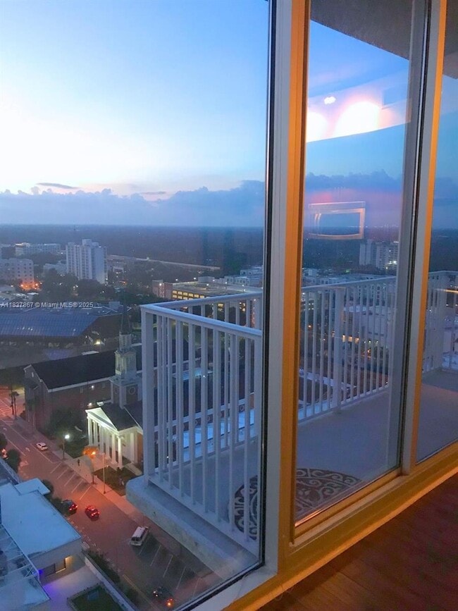 Foto del edificio - 155 S Court Ave