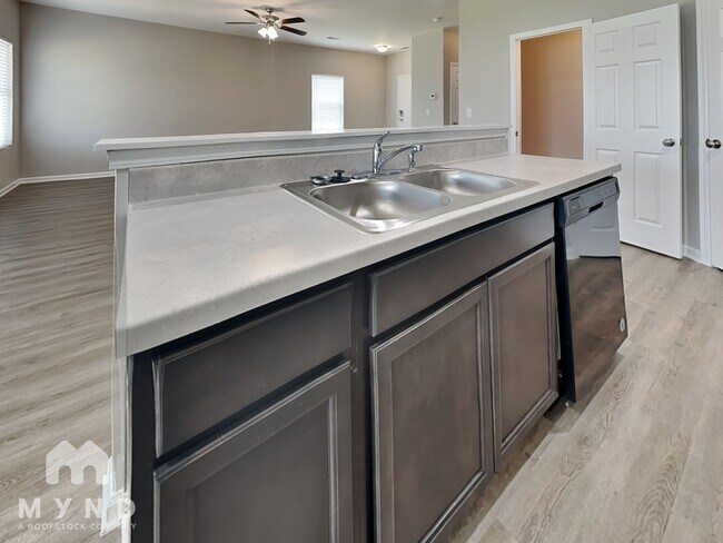 Building Photo - 92 Cottage Ln