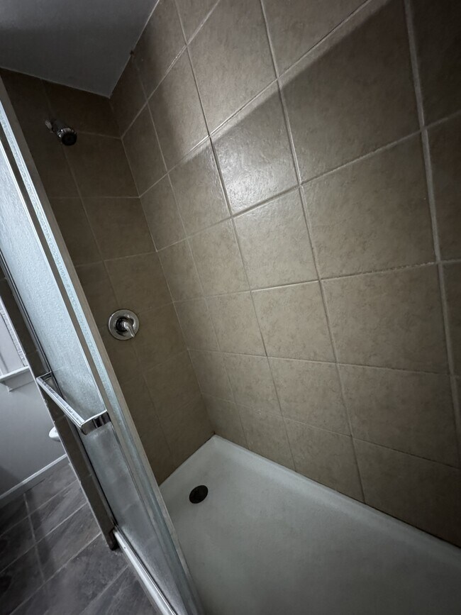 Building Photo - 333 E 18th Ave