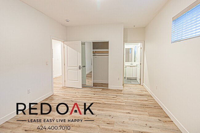 Foto del edificio - 5650 Farmdale Ave