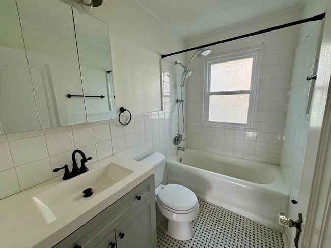 Building Photo - 1208 Audubon Pky