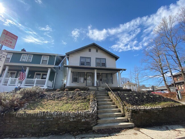 Building Photo - Indianola Ave 2777-2779 LAMT