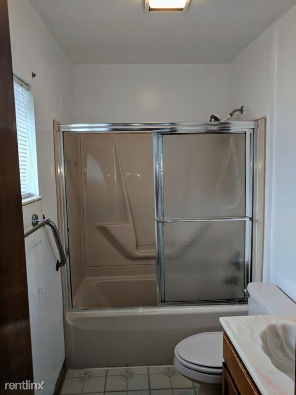 Building Photo - 4 br, 2 bath Townhome - 3333 Parkview Ave