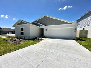 Building Photo - 2102 Chris Dr