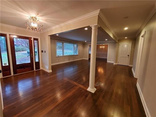Building Photo - 4615 Mystic Dr NE