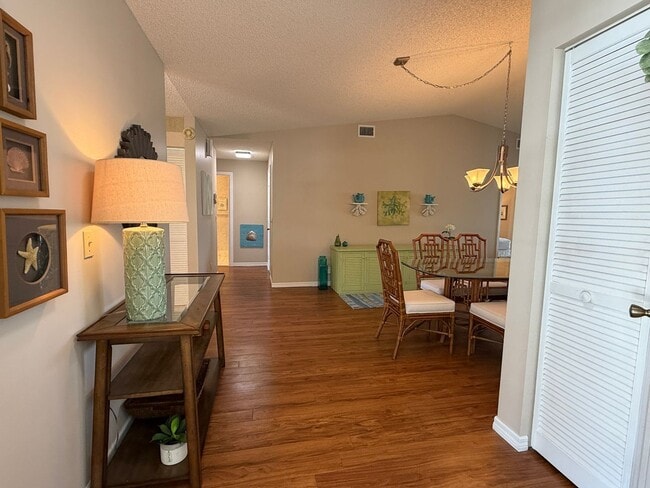 Building Photo - 675 W Lake Jasmine Cir