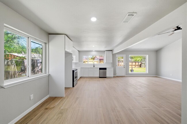 Foto del edificio - 7530 Millbrae Ln