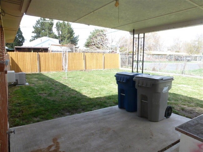 Building Photo - 2402 W Lemhi St