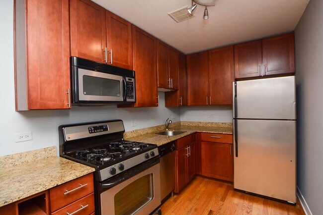 Building Photo - 622 W Wrightwood Ave