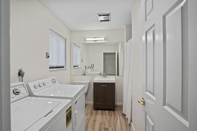 Building Photo - 7 River Rd