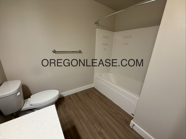 Building Photo - Newer 2-Bedroom Apartment located off Jasper rd in South Springfield