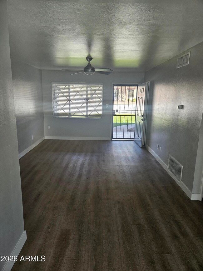 Building Photo - 521 W Maryland Ave