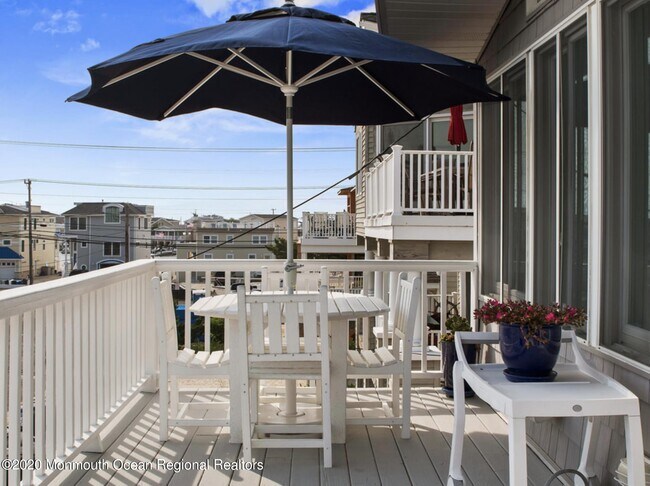 Building Photo - 9 E Mercer Ave