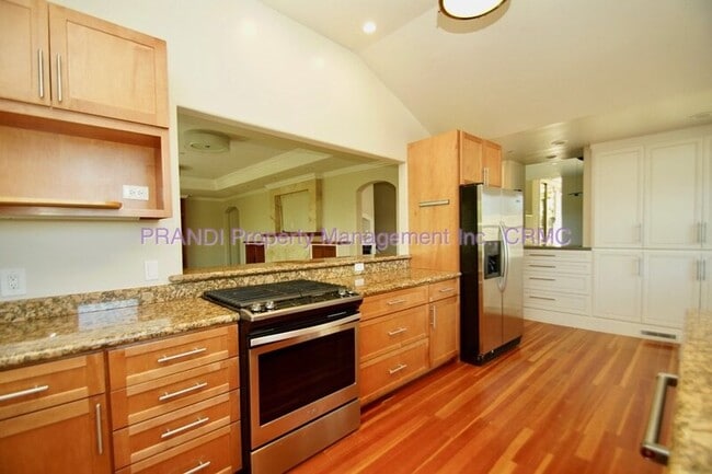 Building Photo - 317 Montecito Dr