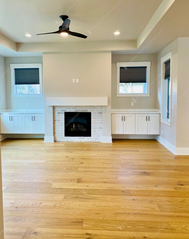 Foto del edificio - Craftsman Charm Meets Modern Luxury in Summit West