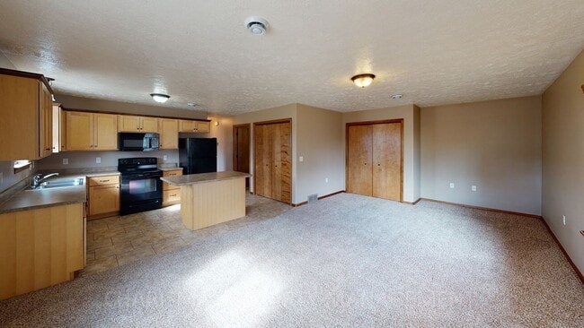 Building Photo - 3 BD, 2 BA TOWN HOME IN TEA!; PET FRIENDLY...