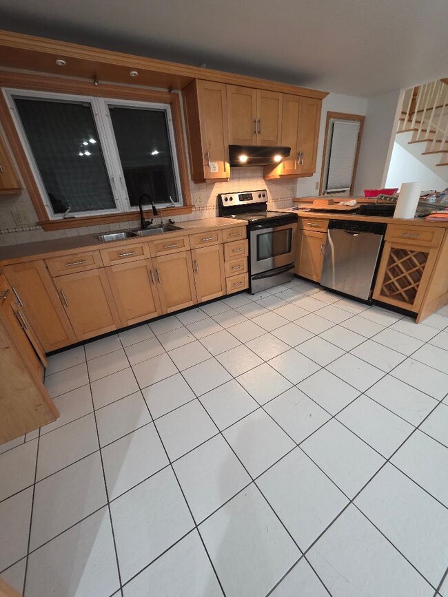 Building Photo - 328 Tickle Rd