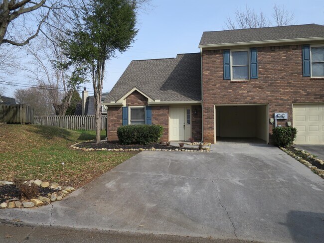 Building Photo - 425 Eagle Brook Dr