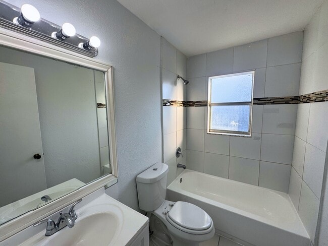 Foto del edificio - 4501 Treehouse Ln