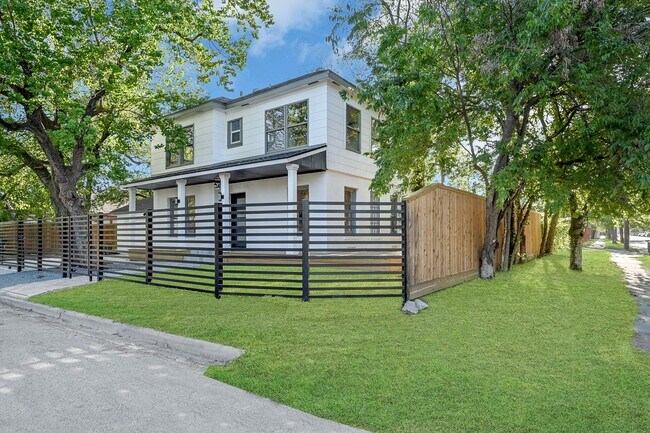 Foto del edificio - 6211 Culberson St