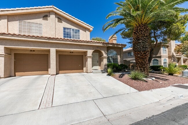 Foto del edificio - Stylish 2-Bedroom Townhome in Green Valley...