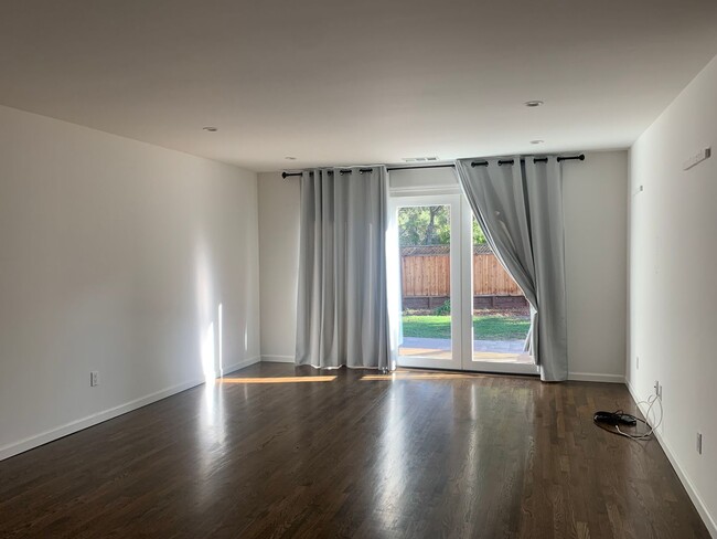 Foto del edificio - Los Altos, Very Nice  3 Bedroom 2.5 Bath H...