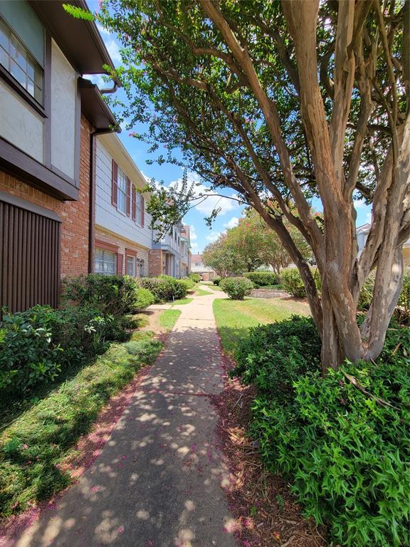 Foto del edificio - 11147 Village Bend Ln