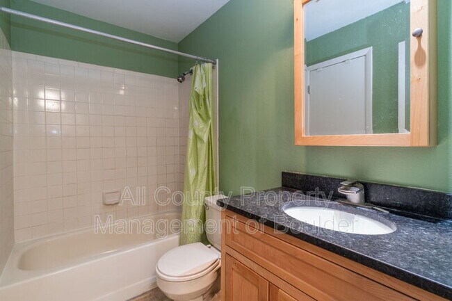 Building Photo - 5520 Stonewall Pl
