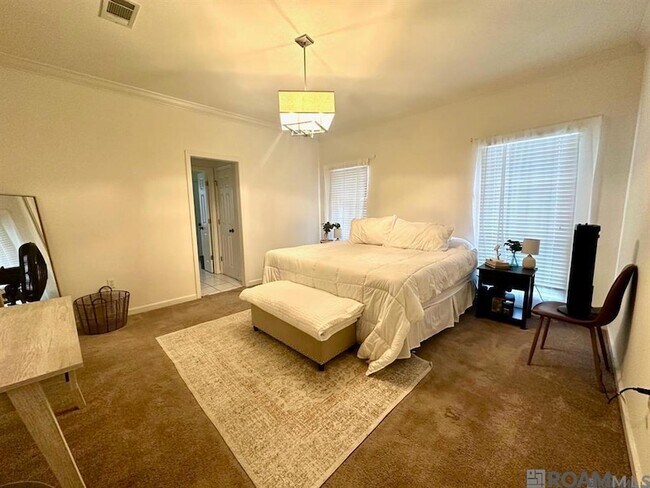 Foto del edificio - 10630 Hilltree Dr