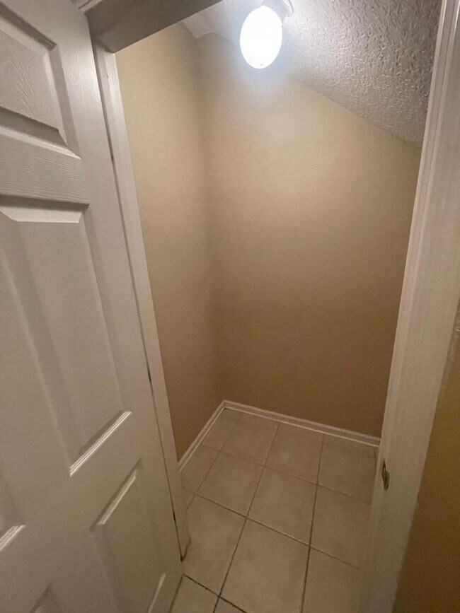 Building Photo - MOVE IN SPECIAL!!!   2 BEDROOM 2 BATHS JAC...