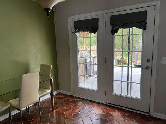 Foto del edificio - 5007 Whitfield Ct
