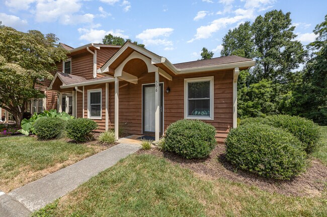 Foto del edificio - 508 Rock Cliff Ct