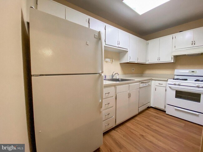 Building Photo - 200 Cork Ln