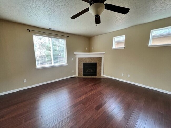 Foto del edificio - Three Bedroom in SW Bend Aspen Rim Neighborhood