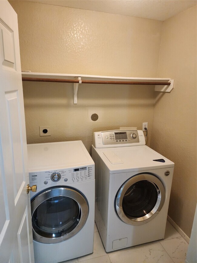 Foto del edificio - 19215 Brook Village Rd