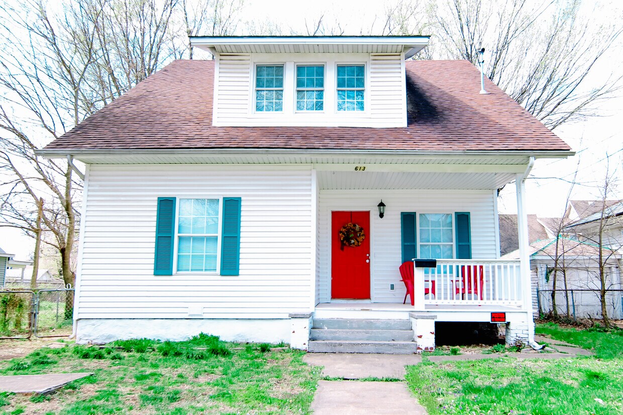 Primary Photo - 613 S Main Ave