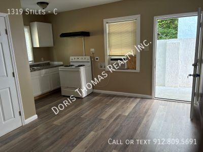 Primary Photo - 1319 Stiles Ave