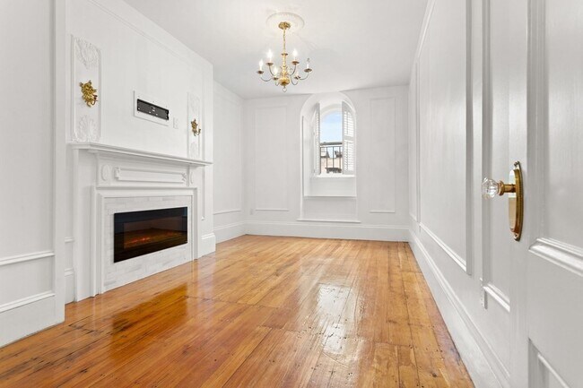 Building Photo - 127 Beacon St