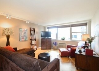 Foto del edificio - 253 E Delaware Pl