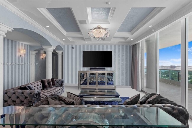 Building Photo - 5025 Collins Ave