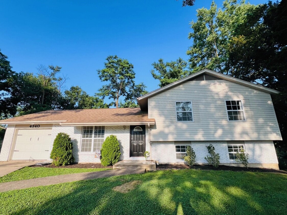 Primary Photo - 4340 W Bainbridge Ct
