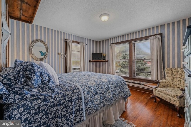 Building Photo - 184 Wilkes St