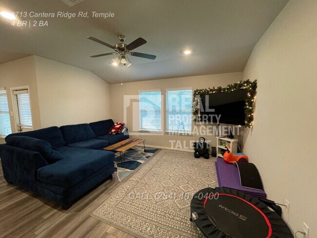 Foto del edificio - Charming 4/2 bedroom home ready for you to...