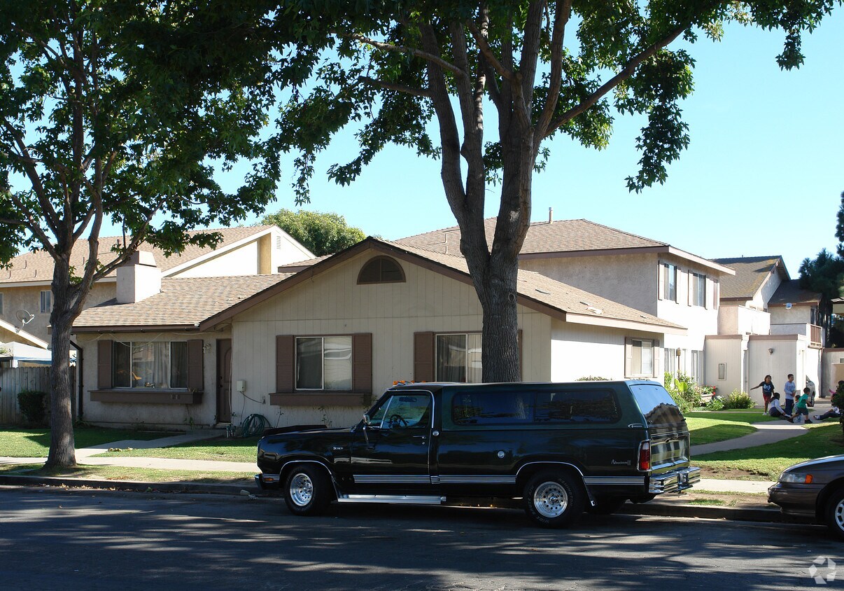 Primary Photo - 1210 Hull Pl