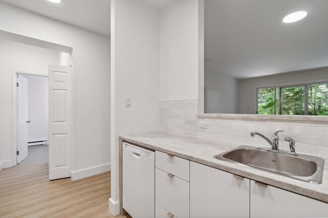 Photo du bâtiment - WELCOME TO GARDENSTONE - TWO BEDROOM PLUS DEN APARTMENT AVAILABLE