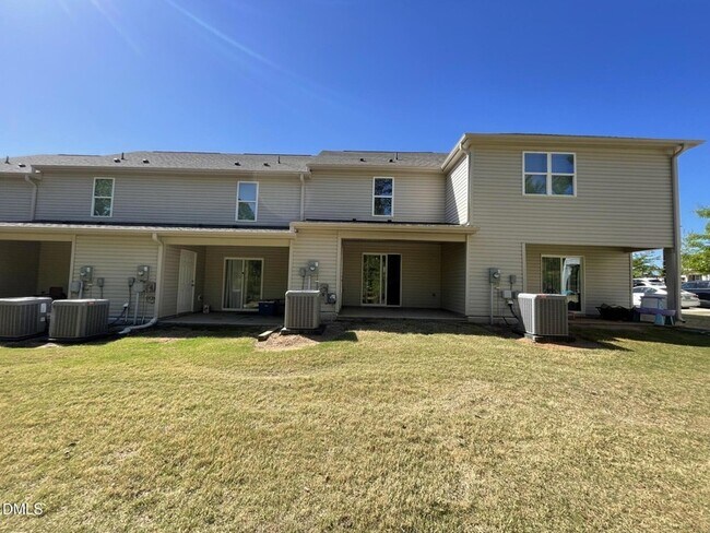 Foto del edificio - 2062 Wiggins Village Dr