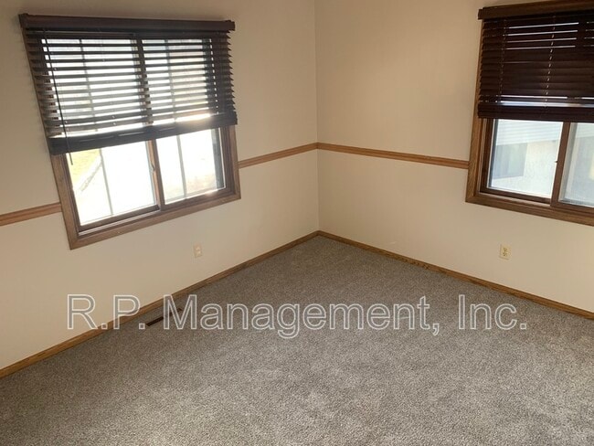 Building Photo - 8839 Maplebrook Ct