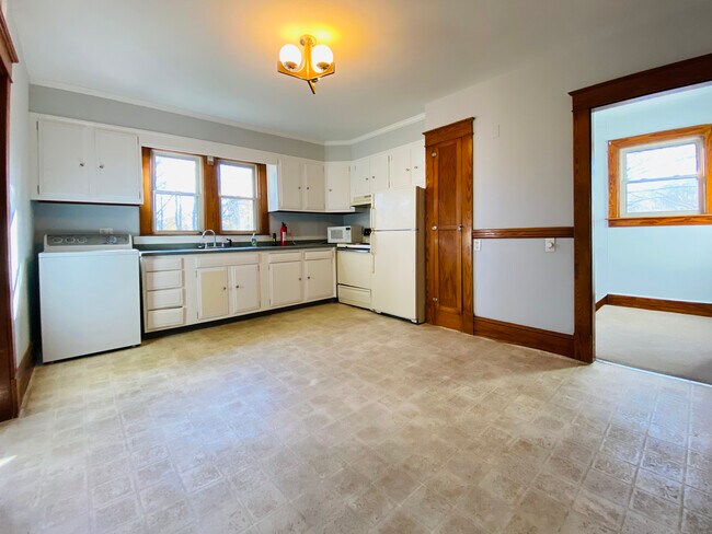 Eat-In Kitchen - 59 Spring St