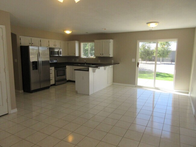 Foto del edificio - 2 bedroom, 1 bathroom home