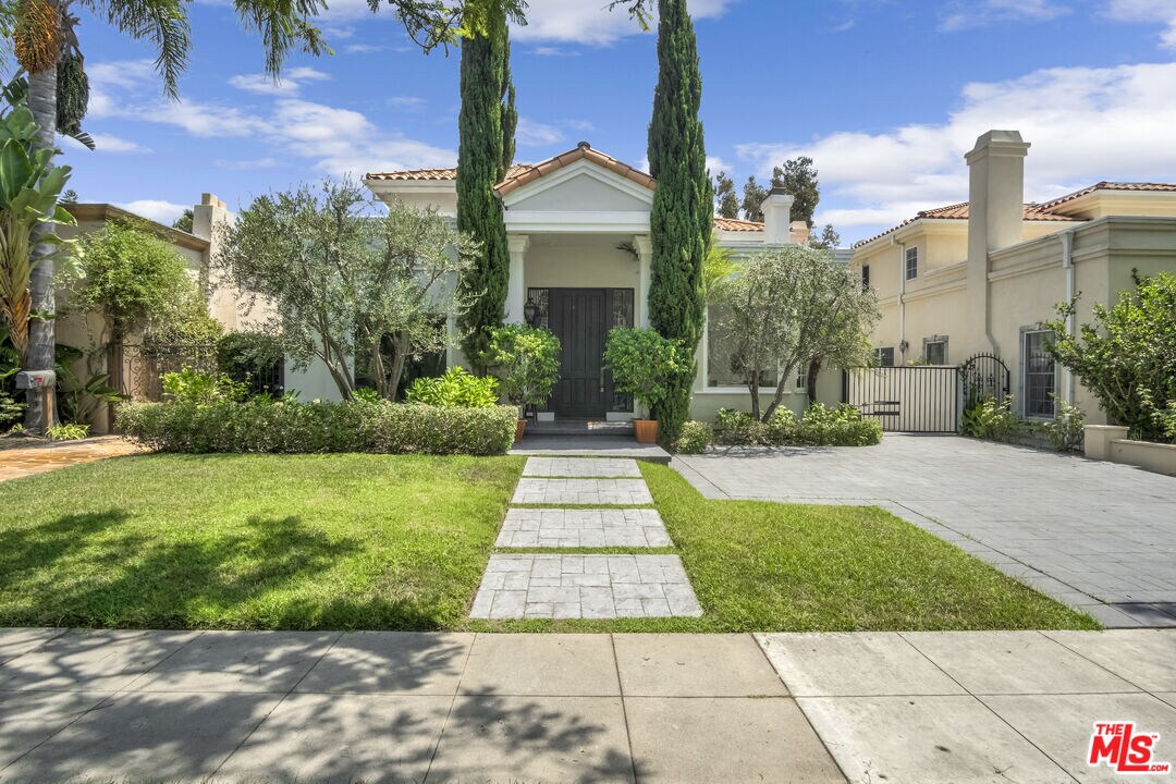 Foto principal - 116 N Palm Dr